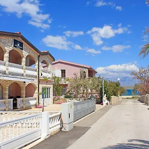 apartments-almond.hotelinzadar.com/